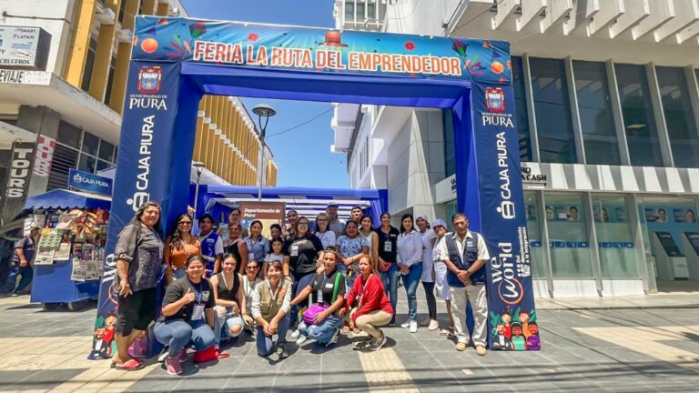 La Feria de Emprendedores se desarrolla con éxito en el centro cívico Paloma de la Paz