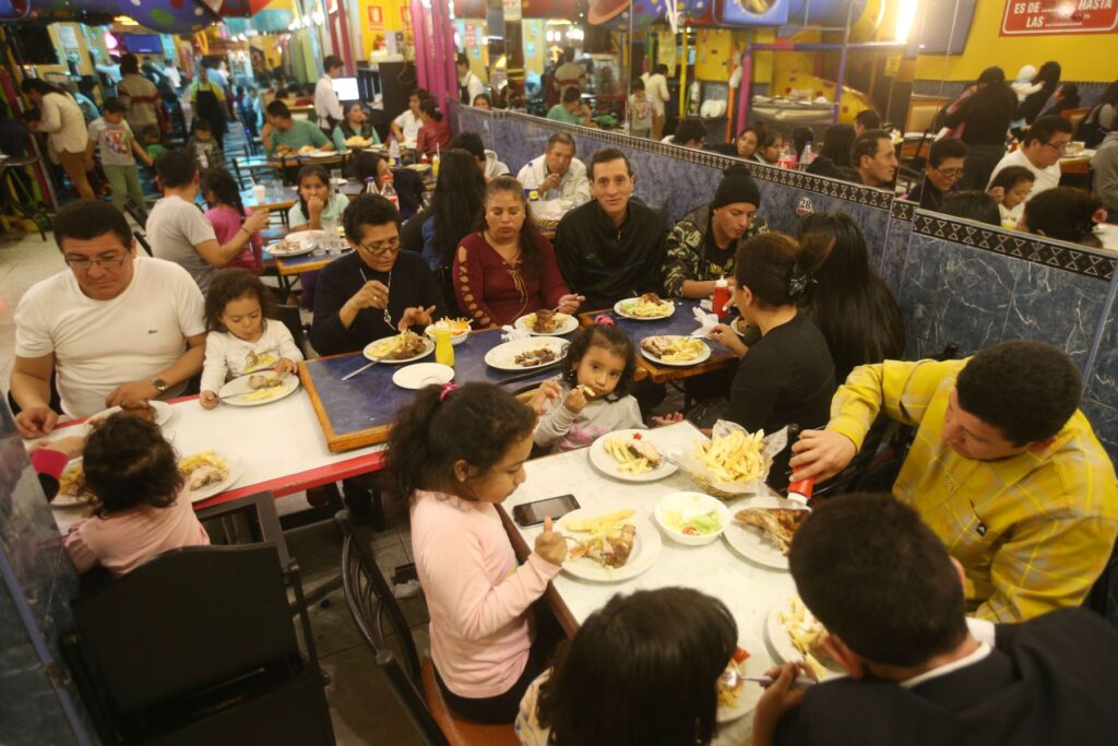 Actividad de restaurantes en el Perú cayó 3.54 % en abril Actividad de restaurantes en el Perú cayó 3.54 % en abril