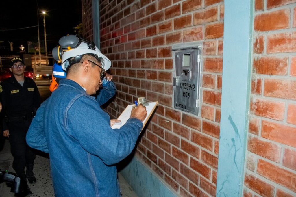 Enosa y Municipio de Catacaos unen esfuerzos para mejorar alumbrado público LED Enosa y Municipio de Catacaos unen esfuerzo para mejorar alumbrado público LED
