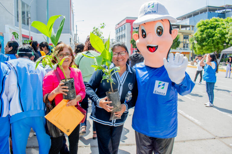 Enosa promueve el cuidado del medio ambiente en pasacalle de Sullana