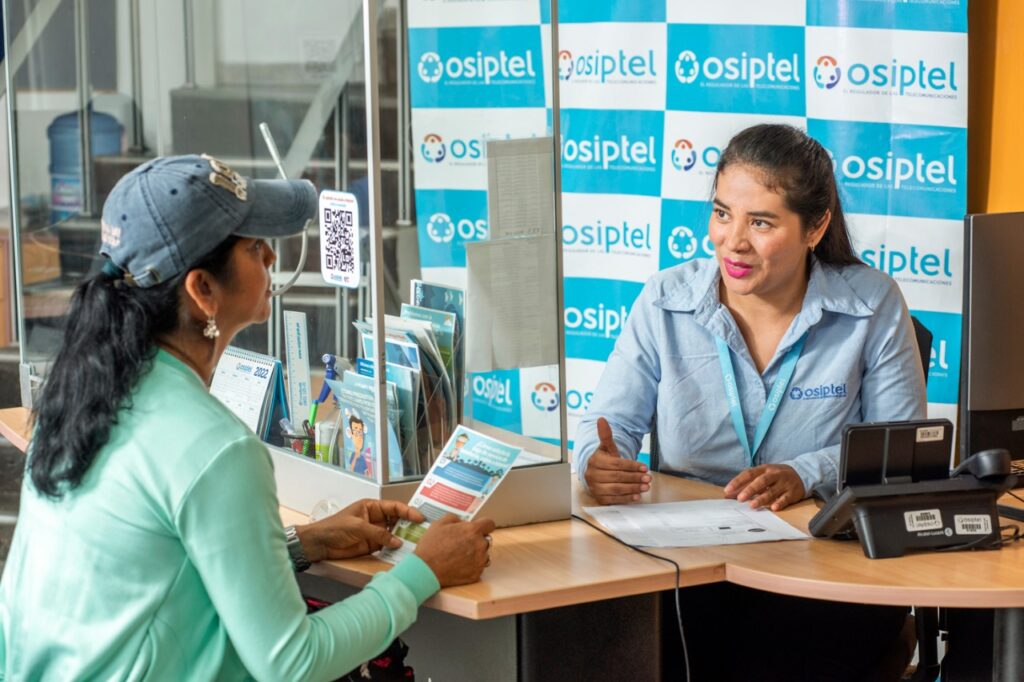 8 de cada 10 atenciones realizadas por el OSIPTEL a solicitud de los usuarios son por problemas o consultas con la telefonía móvil 8 de cada 10 atenciones realizadas por el OSIPTEL a solicitud de los usuarios son por problemas o consultas con la telefonía móvil