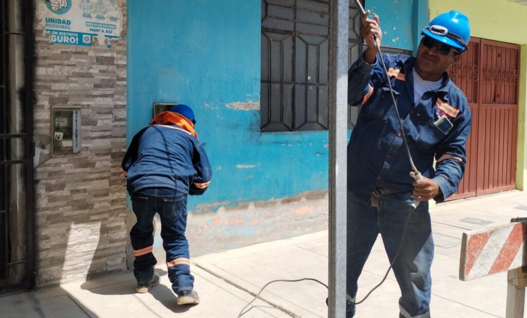 Enosa retira suministros eléctricos a usuarios morosos Enosa retira suministros eléctricos a usuarios morosos