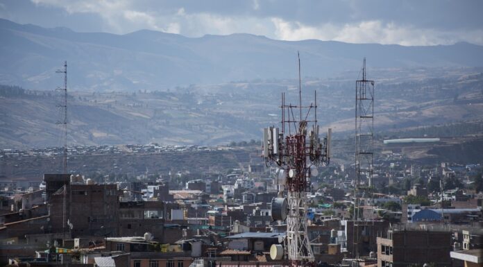 Crece la rentabilidad operativa promedio del sector telecomunicaciones peruano en el primer semestre de 2024