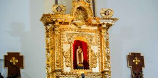 Restauran retablo del siglo XVIII en la iglesia Nuestra Señora del Carmen