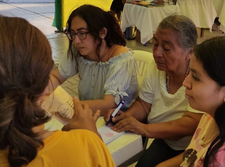 Alaipi: Artesanía y talleres para mujeres emprendedoras en la feria de artesanos de Piura