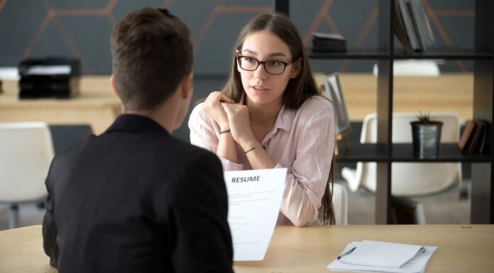 Cómo buscan empleo los jóvenes en 2024: datos clave