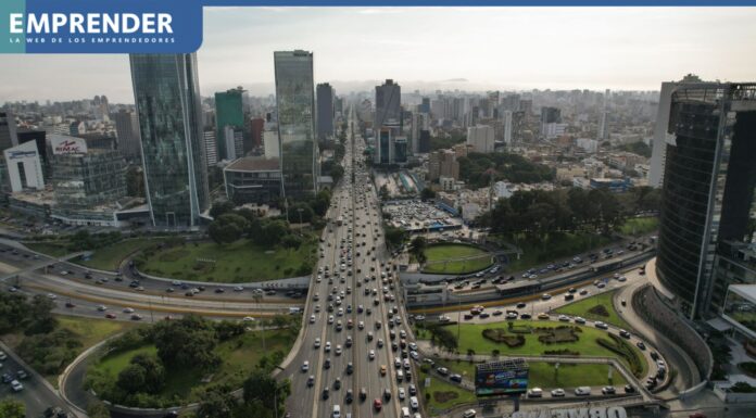 Empresarios proyectan crecimiento económico para el 2025, según encuesta de la CCL