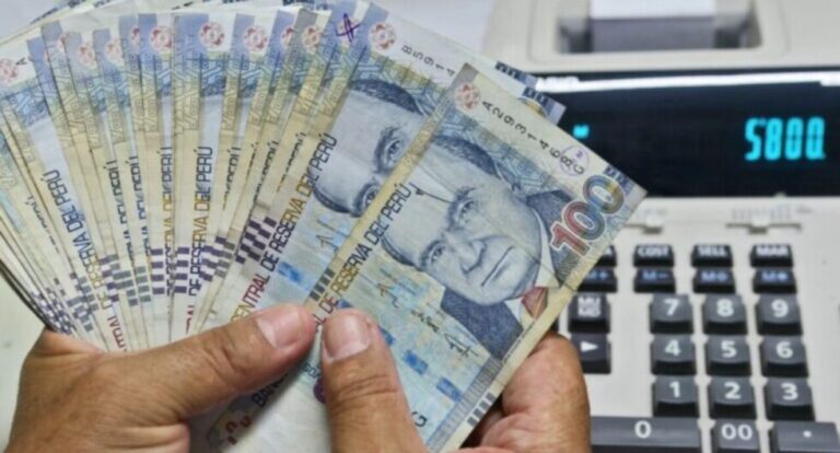 Proponen equiparar el salario mínimo con la pensión mínima en Perú