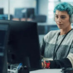 ¿Qué profesiones corren peligro frente a la inteligencia artificial y cómo adaptarse al futuro laboral