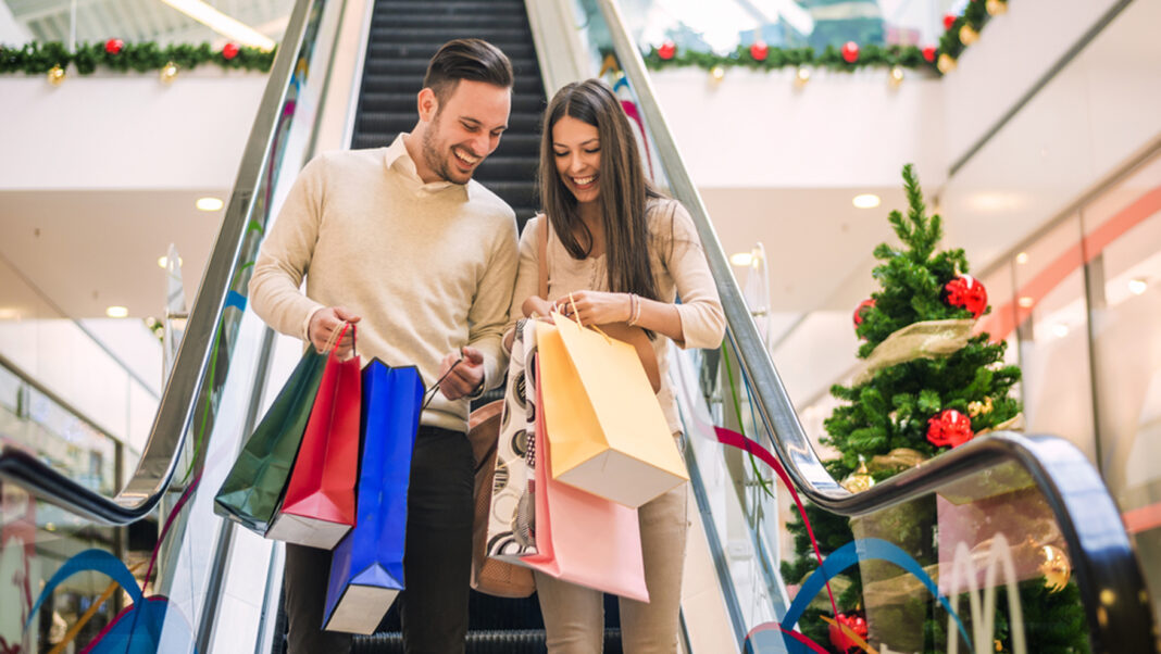 Compras festivas de diciembre 2024: el 68% de consumidores planea asistir a tiendas físicas