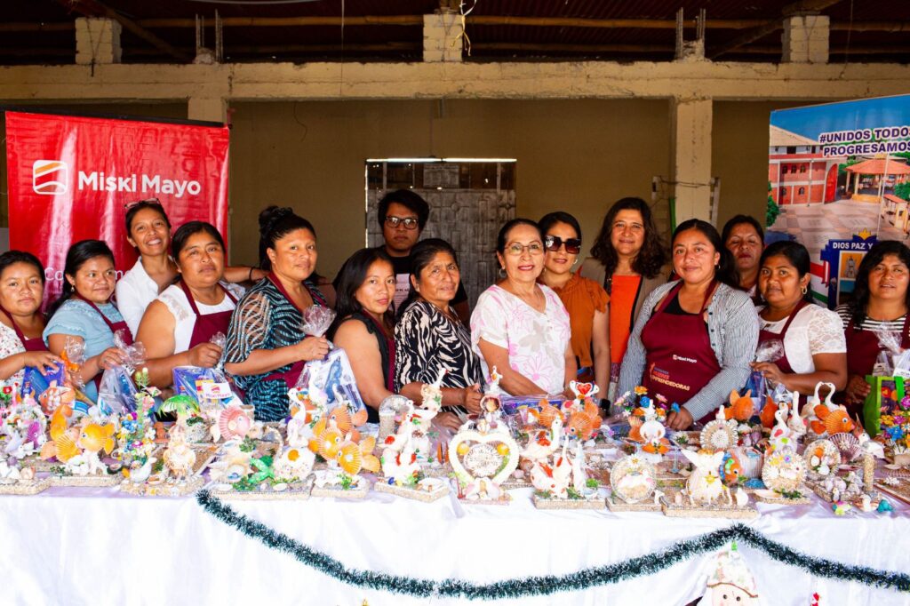 Mujeres de San Clemente impulsan el turismo con artesanía marina Mujeres de San Clemente impulsan el turismo con artesanía marina