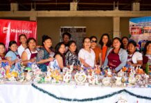 Mujeres de San Clemente impulsan el turismo con artesanía marina