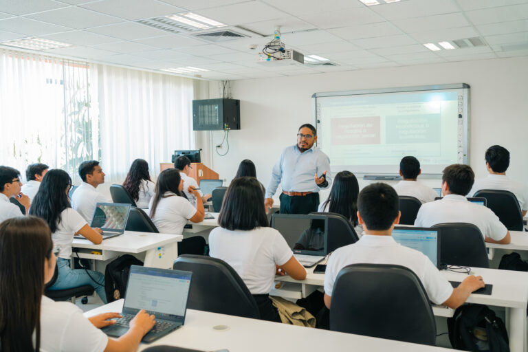 Becarios de siete regiones iniciaron programa de especialización en telecomunicaciones del OSIPTEL