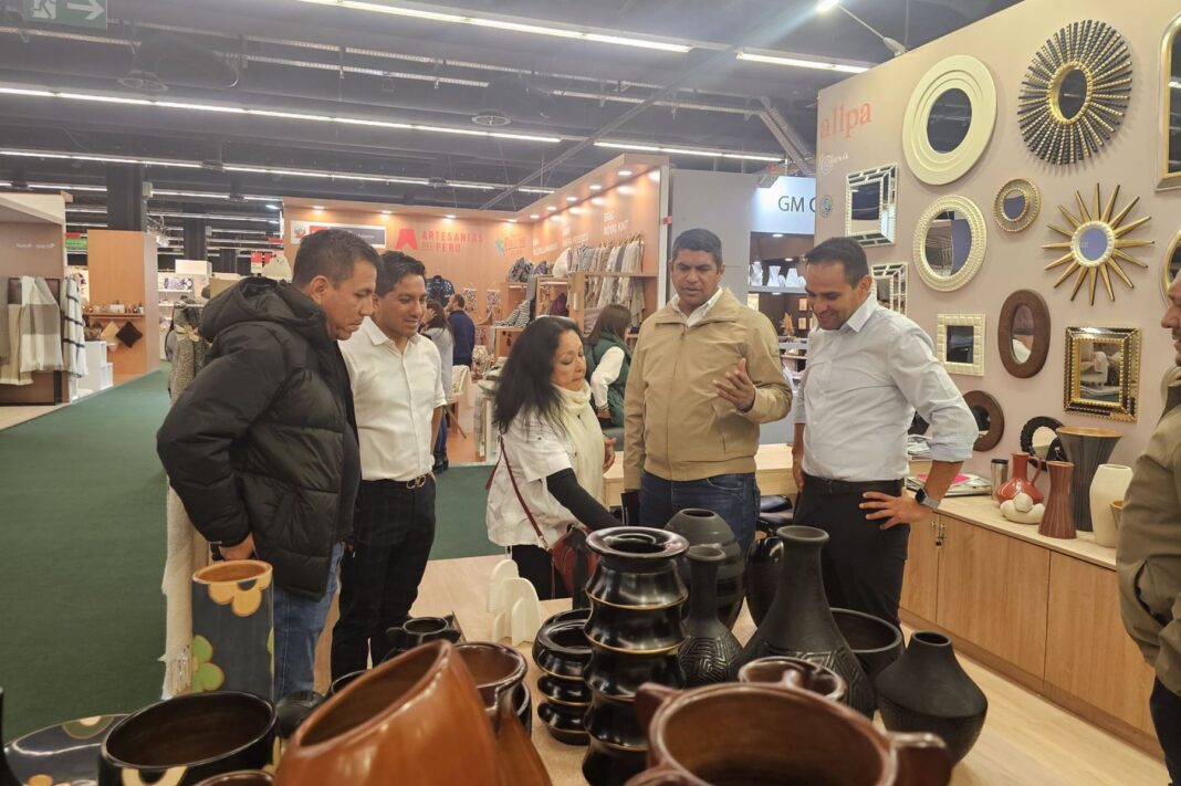 La artesanía peruana brilla en la Feria “Ambiente 2025” de Frankfurt