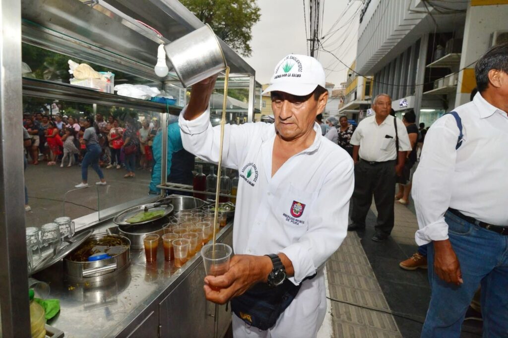 Piura celebra el Día del Emolientero con «Sabores Andinos»: 1000 vasos gratuitos para la población Piura celebra el Día del Emolientero con "Sabores Andinos": 1000 vasos gratuitos para la población
