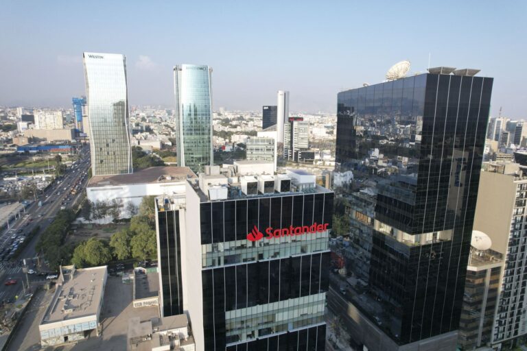 Masa salarial formal crece 6.7 % en enero de 2025, impulsada por más empleos y mejoras en ingresos