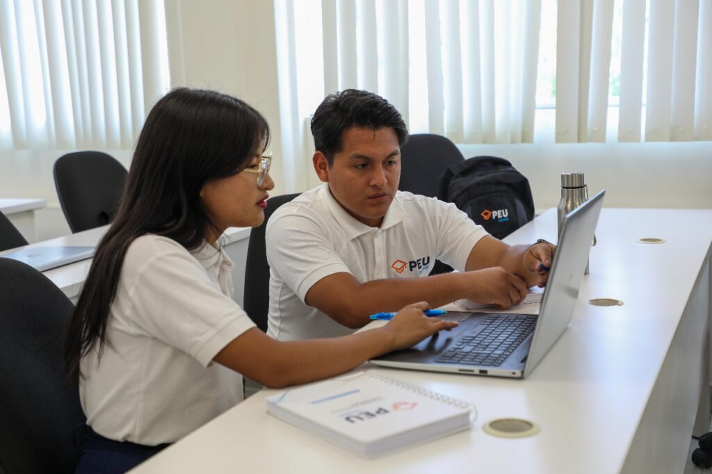 Lizbeth y Andrew, los becarios del OSIPTEL que buscan ayudar a que usuarios de zonas más alejadas tengan más acceso a información Lizbeth y Andrew, los becarios del OSIPTEL que buscan ayudar a que usuarios de zonas más alejadas tengan más acceso a información