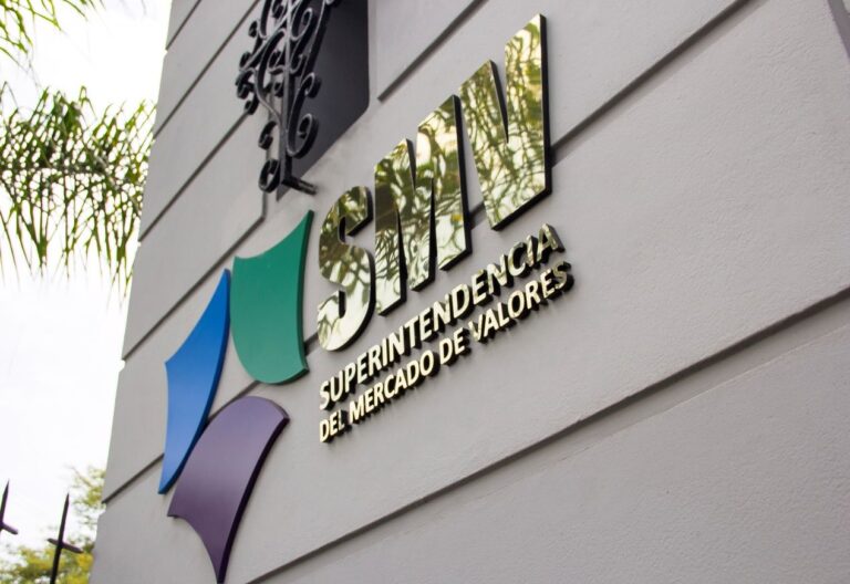 Empresas deberán reportar remuneraciones de directivos a partir de 2026, anuncia SMV