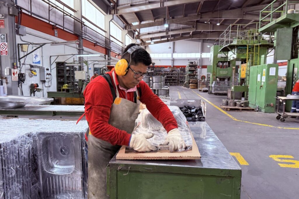 Manufactura peruana crece 3.8 % en el primer bimestre y alcanza su mejor desempeño desde 2021 Manufactura peruana crece 3.8 % en el primer bimestre y alcanza su mejor desempeño desde 2021