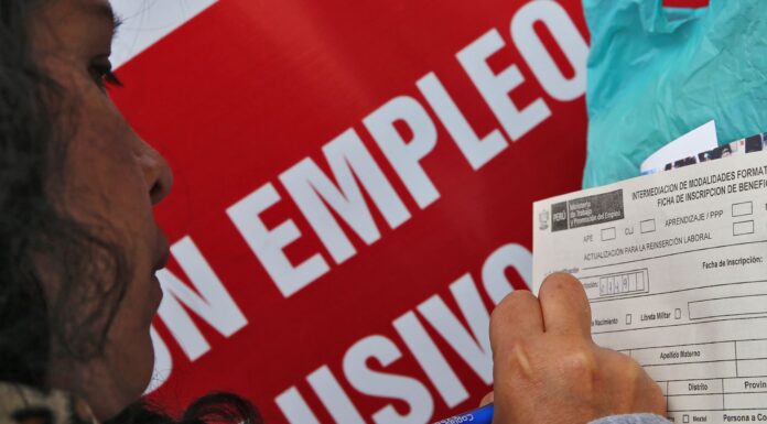 Desempleo cae en 2025, pero informalidad laboral sigue alta en zonas rurales