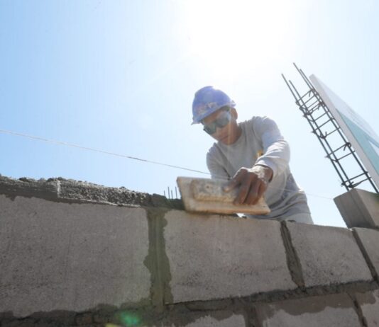 Proyectan nueva reducción de la pobreza en Perú para el 2025 si crece la economía