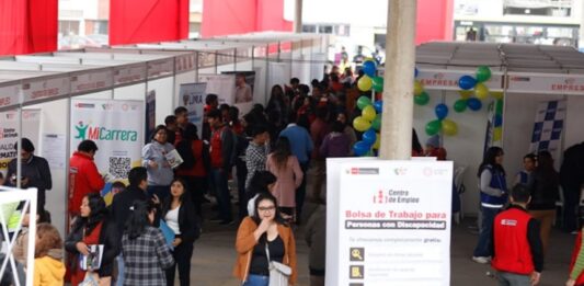 Empleo formal en Perú creció 5.4 % en febrero, con mayor participación de mujeres y jóvenes