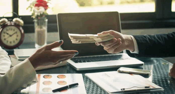 Estos son los sectores con mayores sueldos en Perú, según Adecco 2025