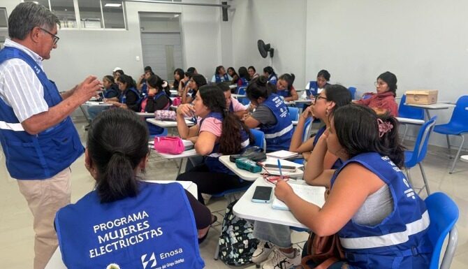 Treinta mujeres se forman como electricistas gracias a programa impulsado por Enosa