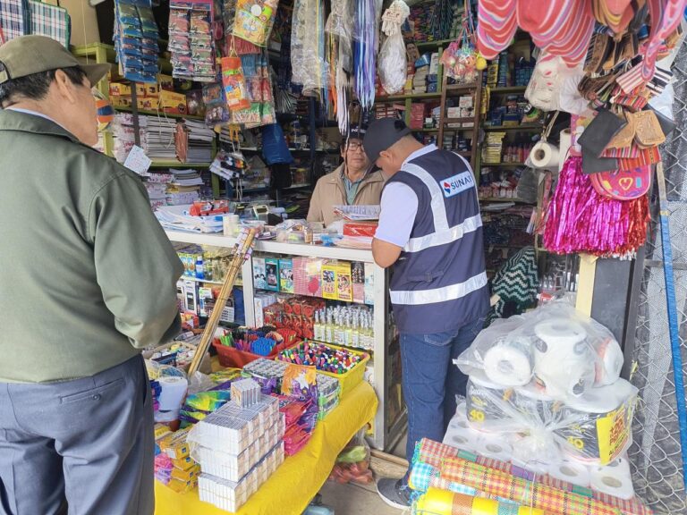 SUNAT impulsa formalización tributaria en zona comercial de Huancabamba