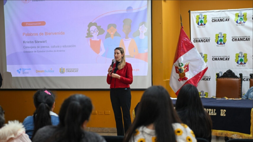 Embajada de EE.UU. impulsa programa de emprendimiento femenino en Chancay y Huaytará