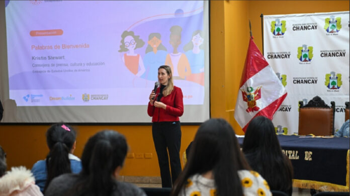Embajada de EE.UU. impulsa programa de emprendimiento femenino en Chancay y Huaytará