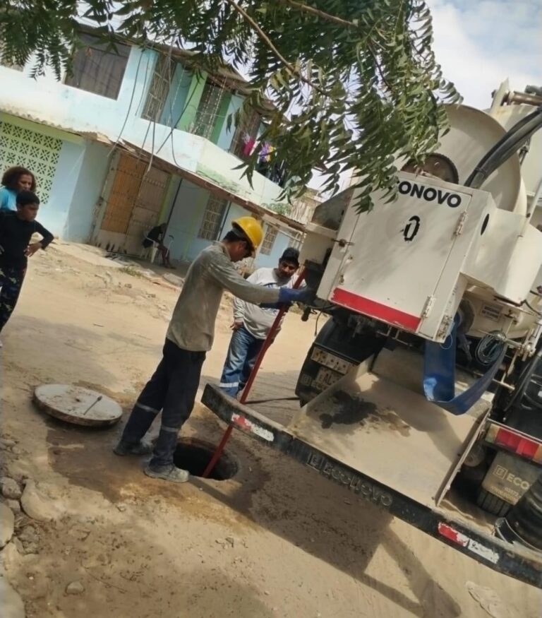 Exceso de basura en redes origina afloramientos de desagües en A.H. Consuelo de Velasco