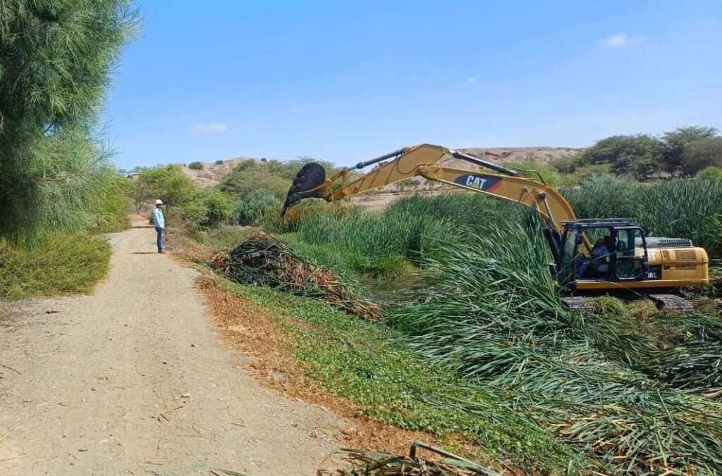 EPS Grau realiza limpieza en PTAR Miramar, Paita EPS Grau realiza limpieza en PTAR Miramar, Paita