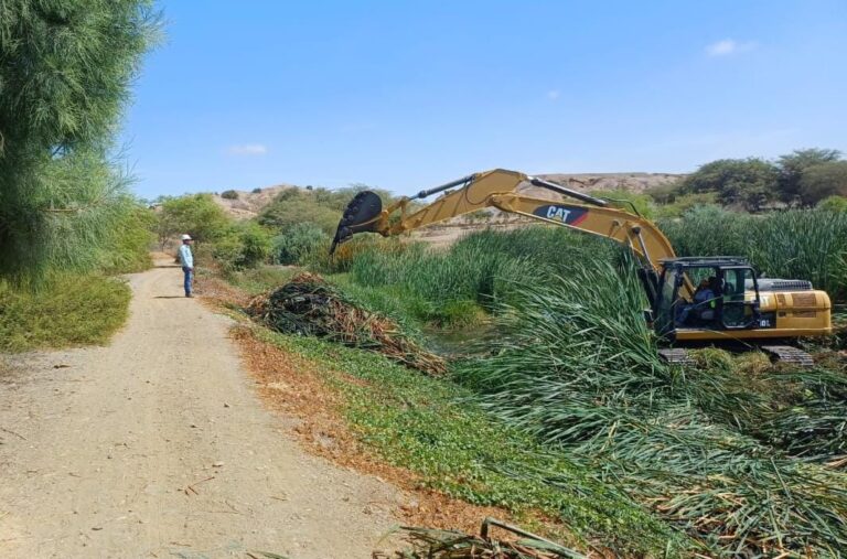 EPS Grau realiza limpieza en PTAR Miramar, Paita