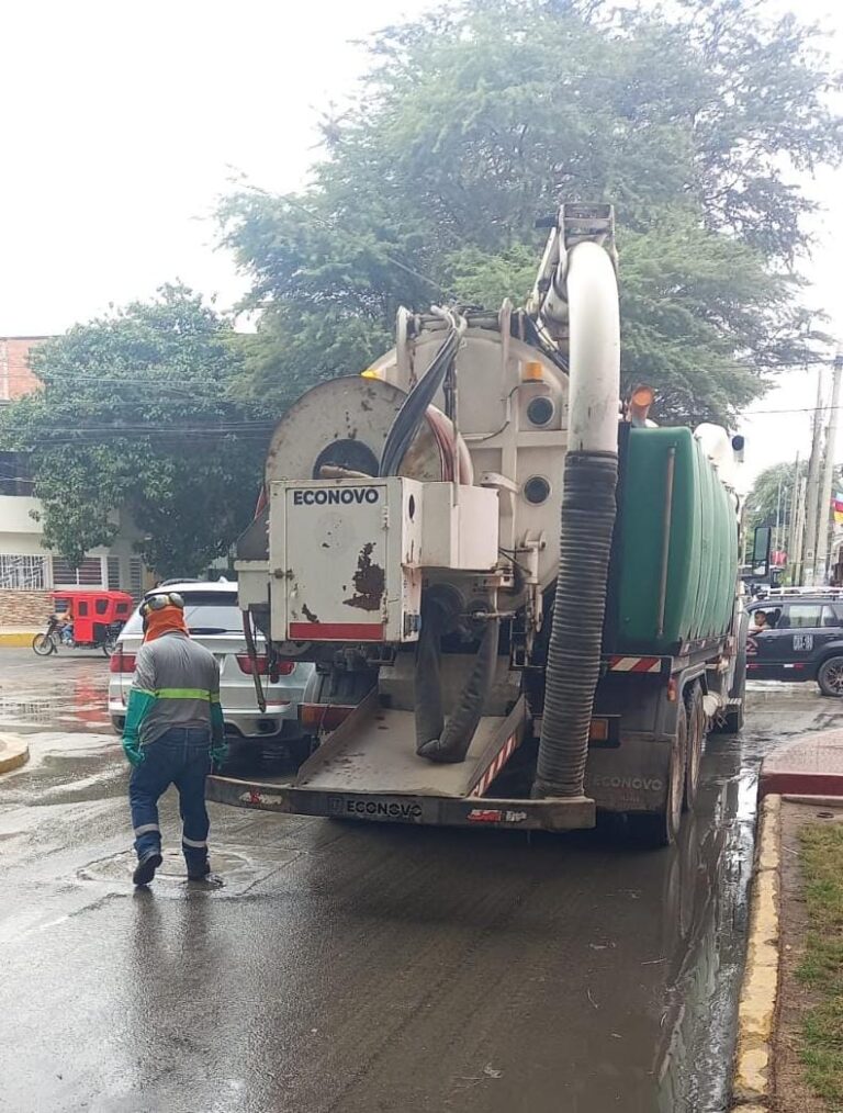 EPS Grau limpia más de medio kilómetro de redes en centro de Piura