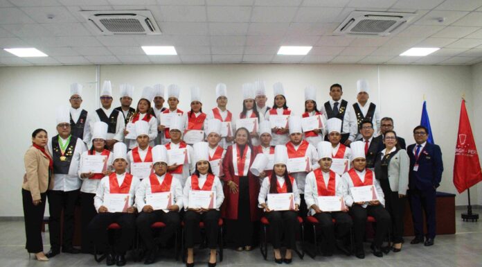 Ceturgh Perú celebra la graduación de 26 nuevos profesionales en Gastronomía