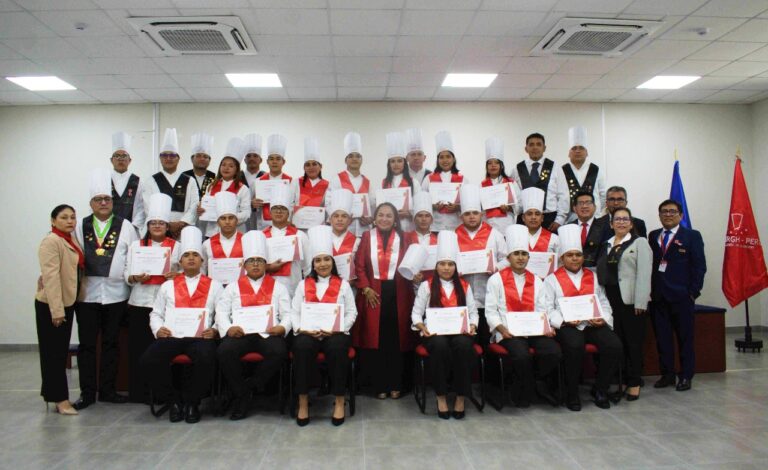 Ceturgh Perú celebra la graduación de 26 nuevos profesionales en Gastronomía