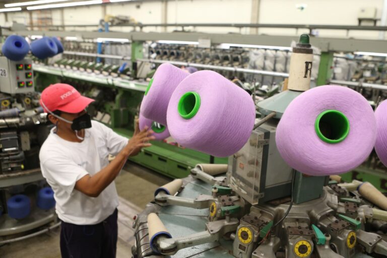 Empleo formal en Perú creció 4.7 % en junio 2025, según BCR