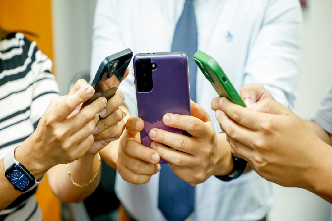 Mercado móvil en Perú alcanza 43.7 millones de líneas activas en 2025