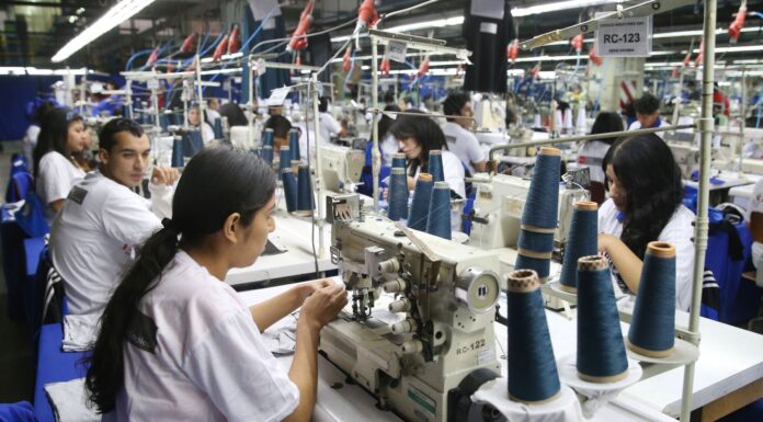 Gobierno proyecta elevar formalidad laboral en Perú a 30% para 2026