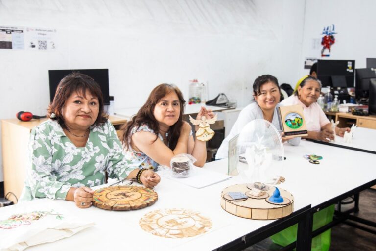 Artesanos peruanos se capacitan en impresión 3D y corte láser en la UNI