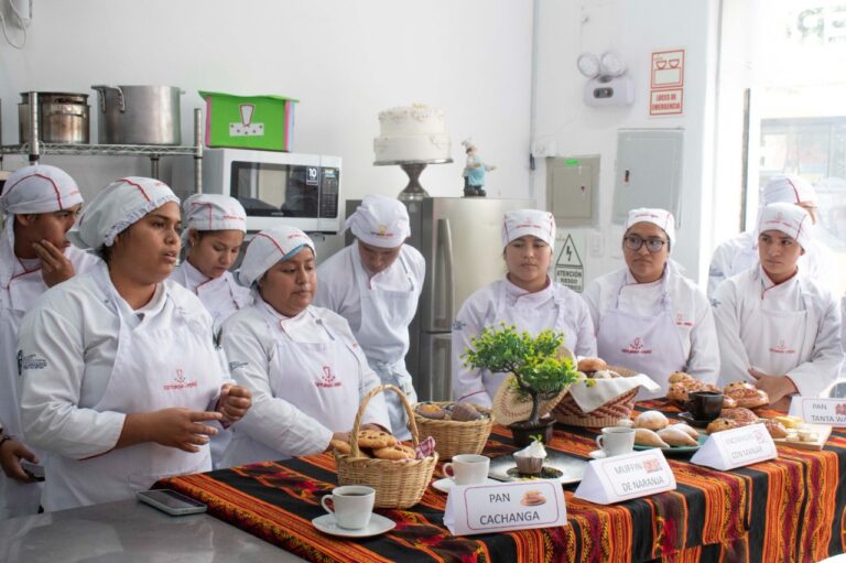 Pronabec lanza Beca TEC con apoyo de Ceturgh para jóvenes de bajos recursos en Piura