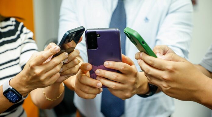 OSIPTEL: Más de 557 mil líneas móviles cambiaron de operador en julio