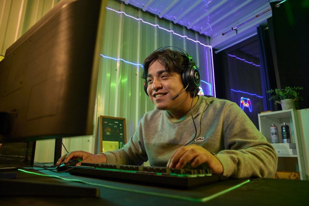 Alrededor del 80% de conexiones de internet fijo usa fibra óptica Alrededor del 80% de conexiones de internet fijo usa fibra óptica
