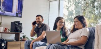 Erestel: el 92.6 % de hogares peruanos tiene acceso a internet fijo y móvil