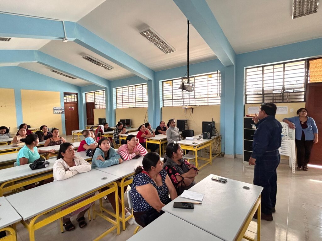 Enosa dictó charlas sobre seguridad eléctrica a estudiantes, docentes y padres de familia del colegio Felipe Cossio del Pomar