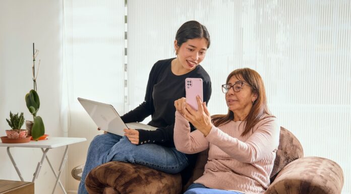 La brecha digital se reduce: el 99.5 % de hogares tiene acceso al menos a un servicio de telecomunicaciones