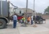 Retiran piedras, palos, colchas y otros inservibles del alcantarillado del A.H. Santa Teresita, Sullana