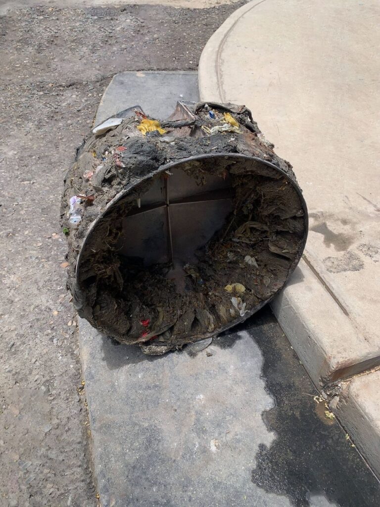 Retiran gran cantidad de basura en cámaras de bombeo Retiran gran cantidad de basura en cámaras de bombeo
