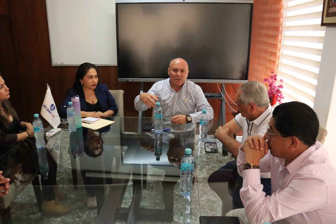 EPS Grau se reúne con congresistas y autoridades para abordar mejoras en abastecimiento de agua en Castilla EPS Grau se reúne con congresistas y autoridades para abordar mejoras en abastecimiento de agua en Castilla